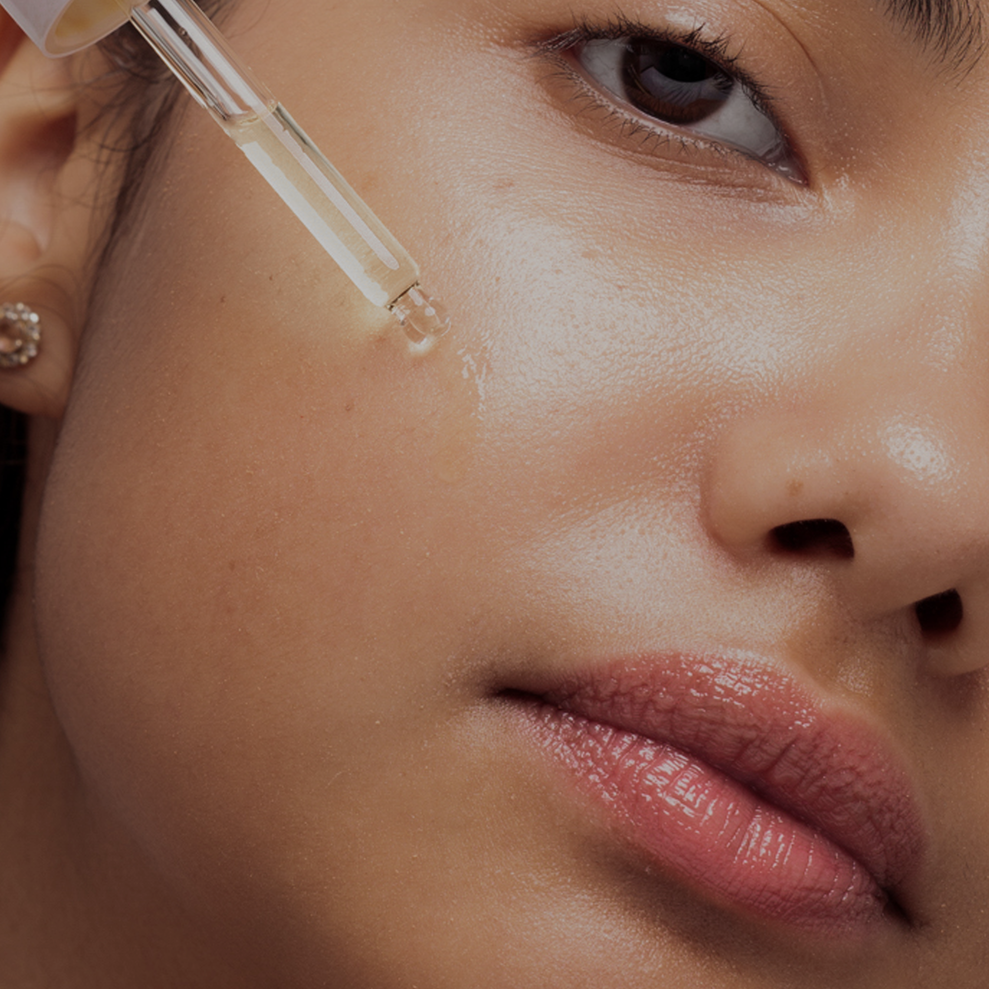 Tinh chất hỗ trợ trị nám và trẻ hóa làn da chuyên sâu Hyaestic Pigment Enhancing Serum 4% Arbutin & 10% Vitamin C (30ml)