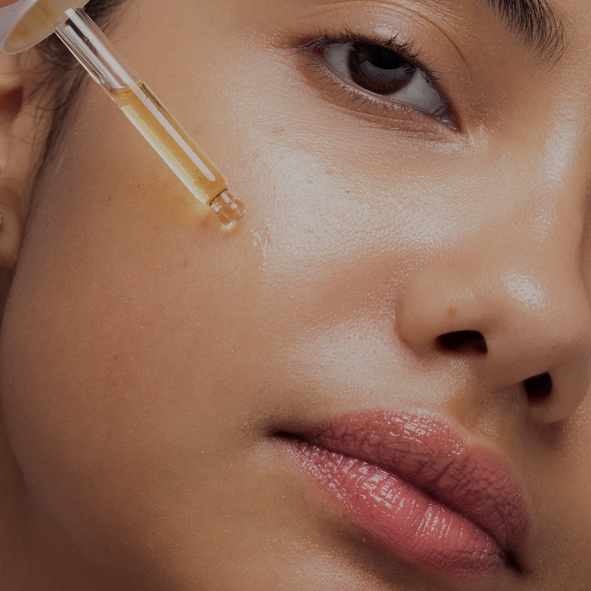 Tinh chất hỗ trợ trị nám và trẻ hóa làn da chuyên sâu Hyaestic Pigment Enhancing Serum 4% Arbutin & 10% Vitamin C (30ml)